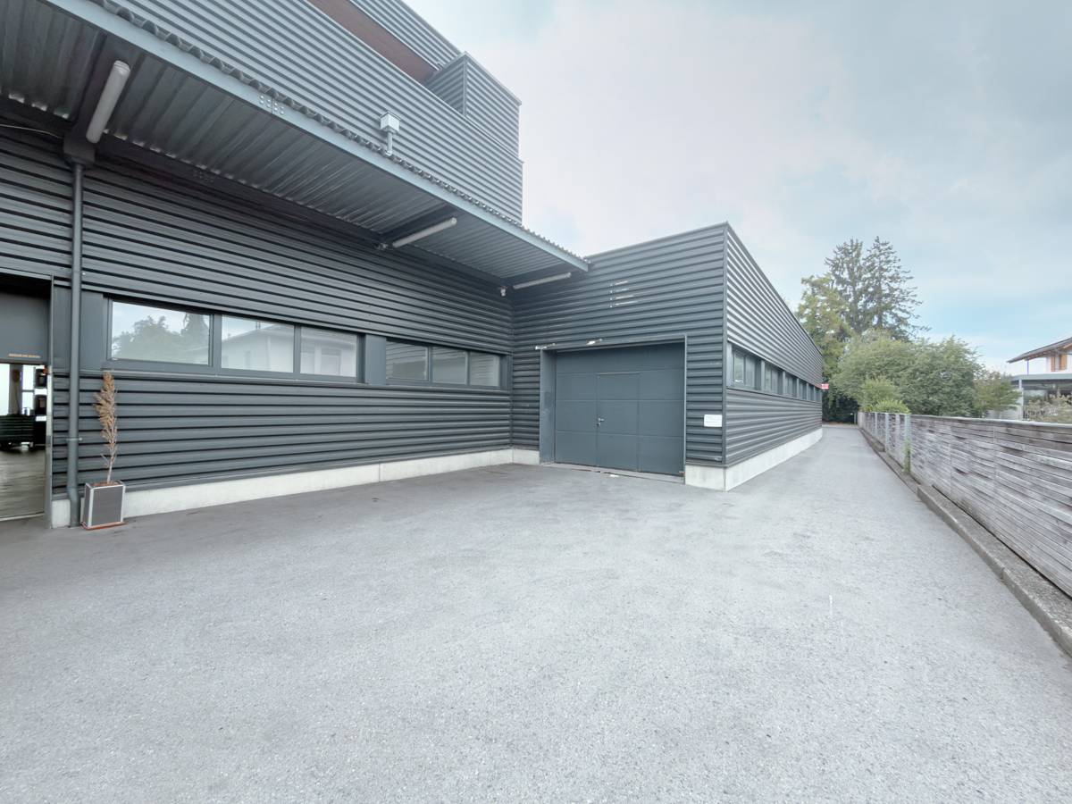 Loft apartment in prime location with drive in gate