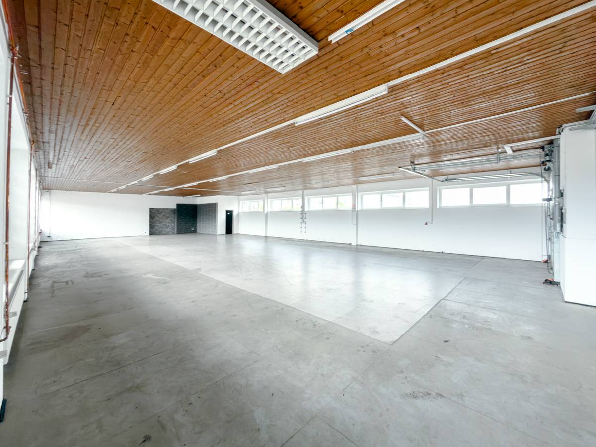 Loft apartment in prime location with drive in gate