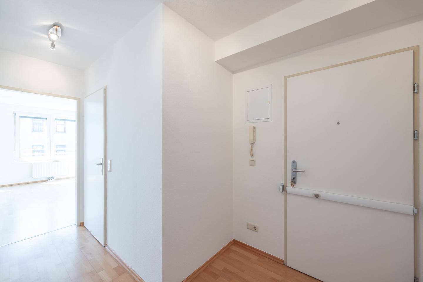 Charming 2-room apartment with garage in 1120 Vienna – 55m², elevator, parquet, top location