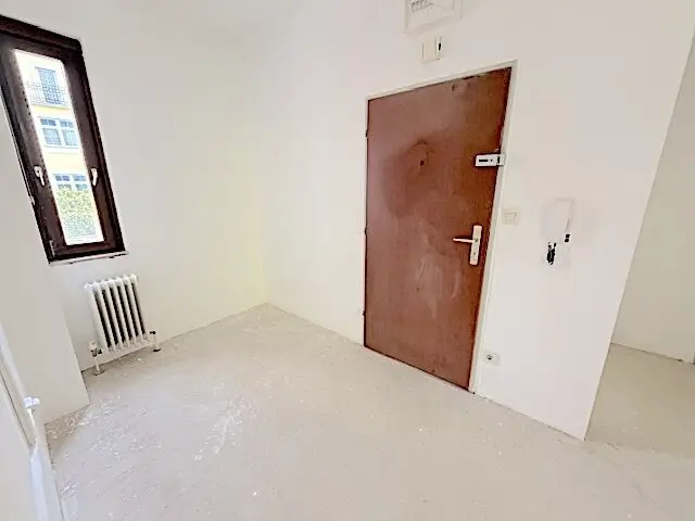 COMMISSION-FREE FROM THE OWNER! UNRENOVATED 6-ROOM FAMILY APARTMENT WITH LOGGIA IN GERSTHOF