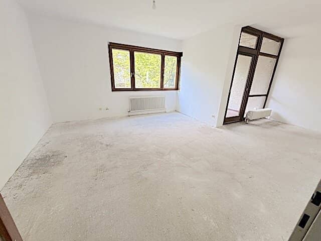 COMMISSION-FREE FROM THE OWNER! UNRENOVATED 6-ROOM FAMILY APARTMENT WITH LOGGIA IN GERSTHOF
