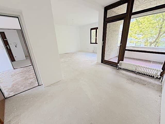 COMMISSION-FREE FROM THE OWNER! UNRENOVATED 6-ROOM FAMILY APARTMENT WITH LOGGIA IN GERSTHOF