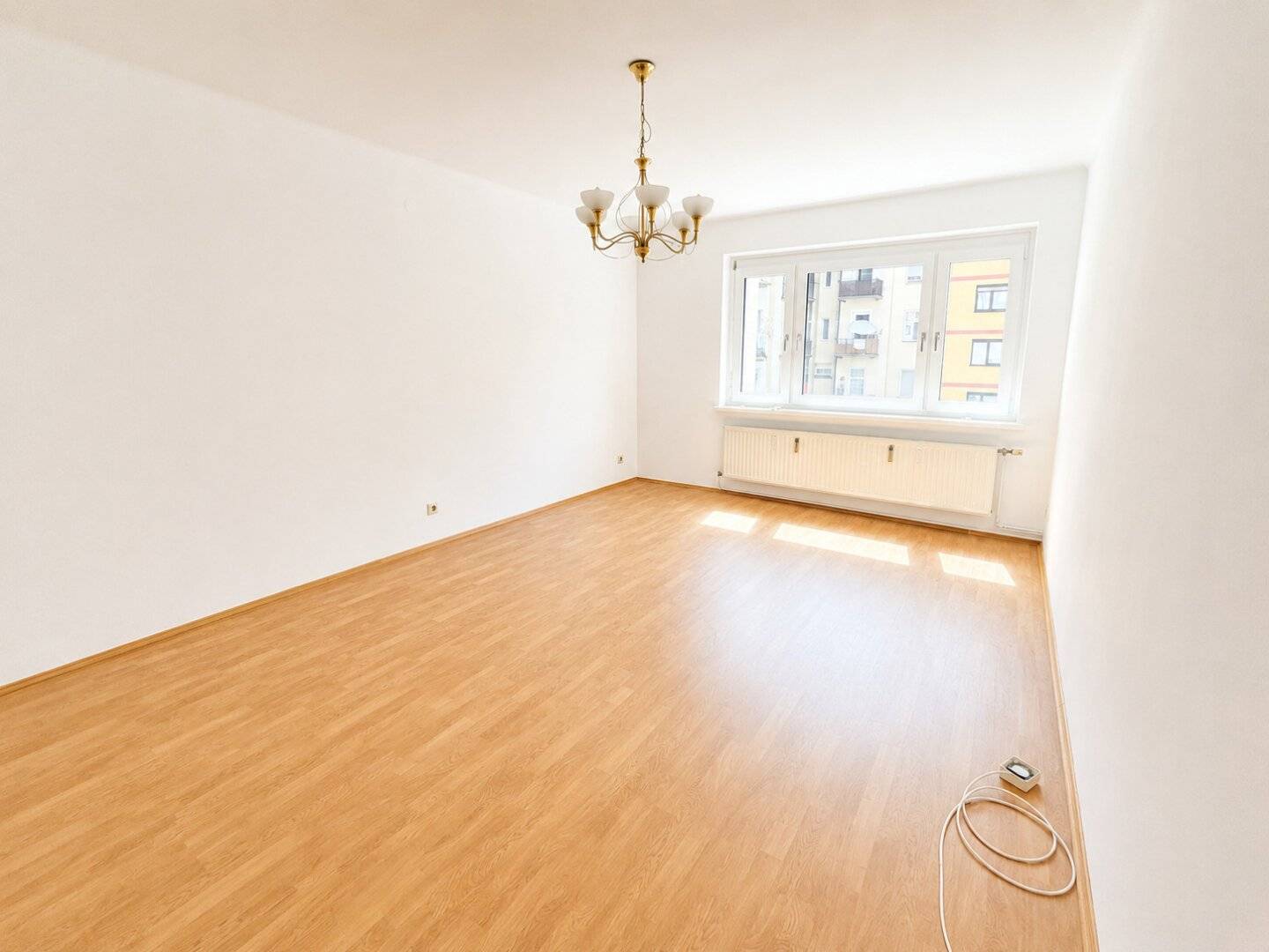 2-room apartment (+ separate kitchen) with balcony to the courtyard – redesign potential in central location in Graz-Lend