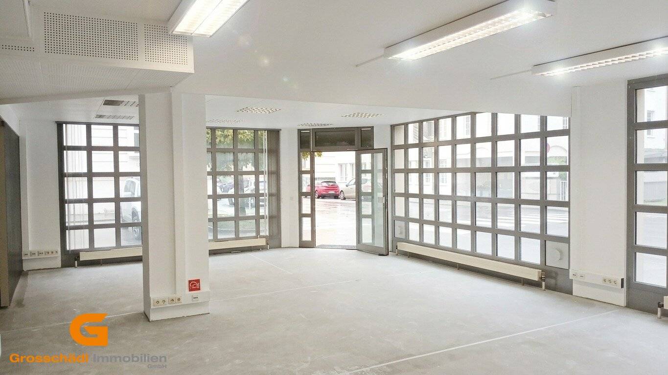 Salzburg - Andräviertel: Office / Retail Premises for Rent in High-Visibility Location
