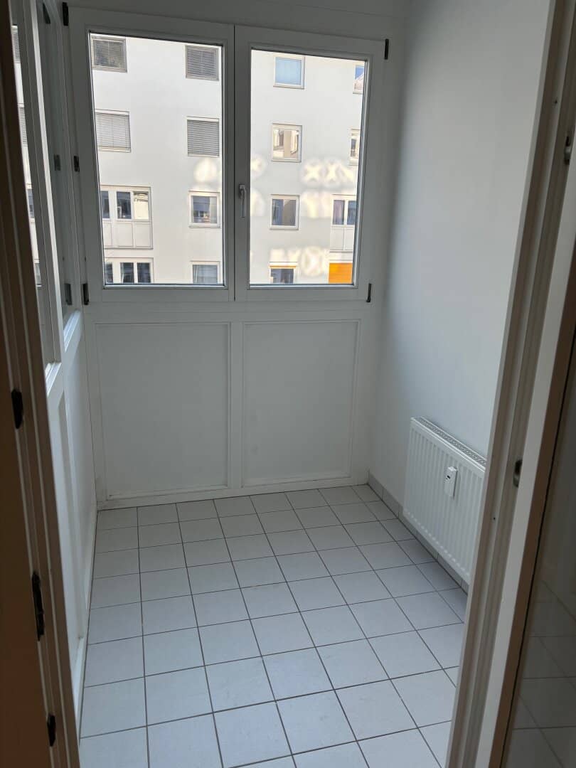 Modern studio with loggia in prime location