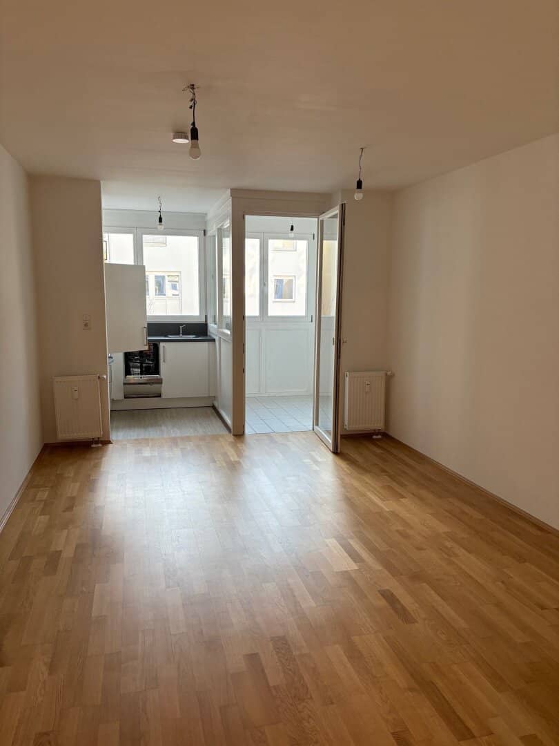 Modern studio with loggia in prime location