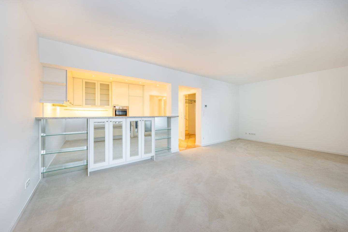 A home with character – Stylish 4-room apartment in sought-after location in Hietzing