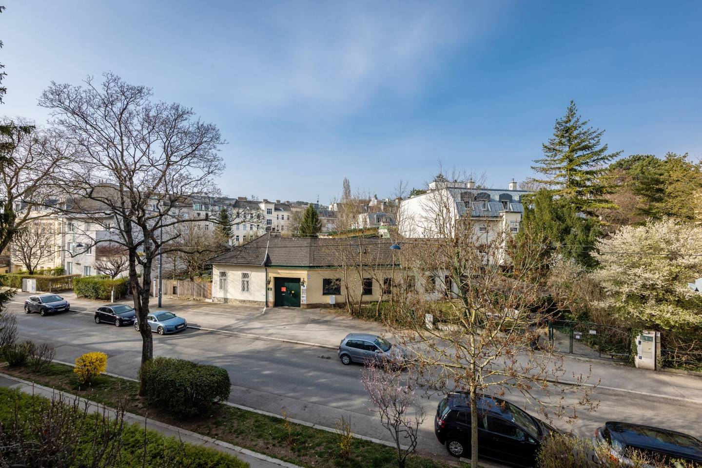 A home with character – Stylish 4-room apartment in sought-after location in Hietzing