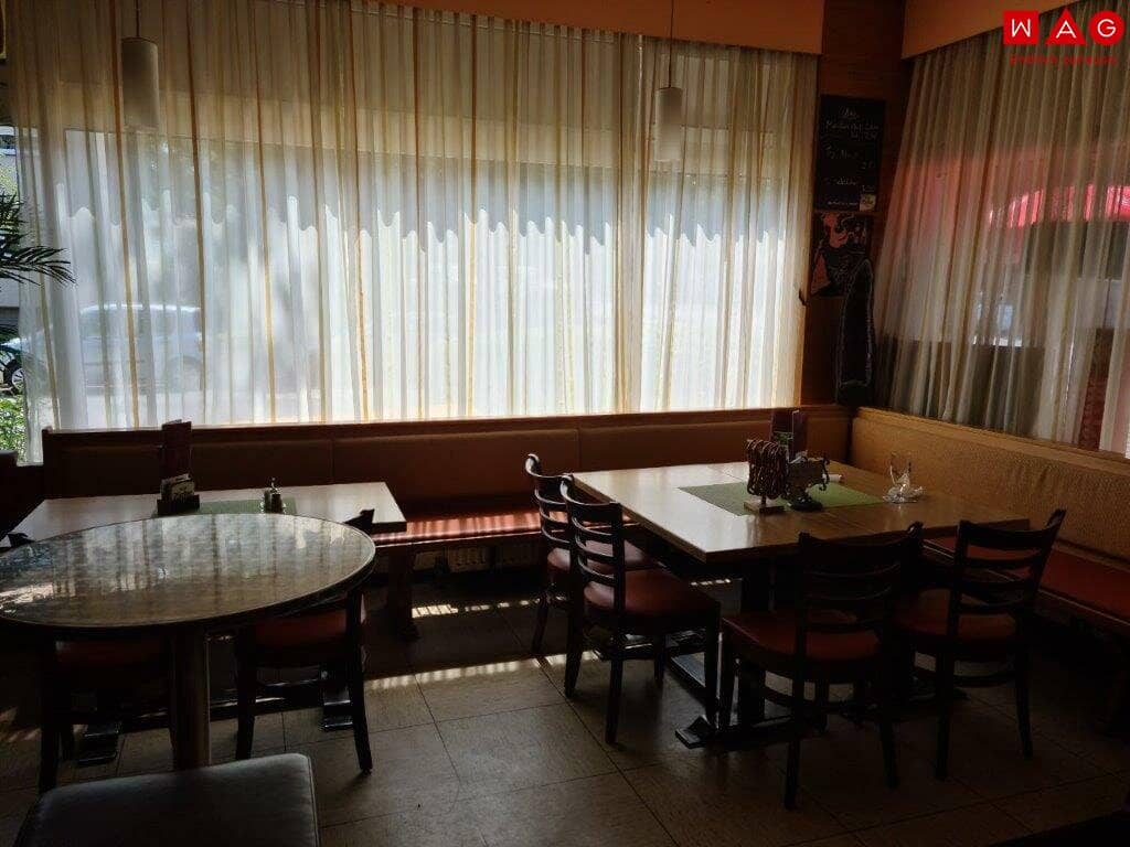 Gastronomy space / "Cafe Friends" in Linz / Bindermichl - Keferfeld - optionally fully equipped with attractive outdoor seating – 81.28 m² | Accessible | Turn the key and start