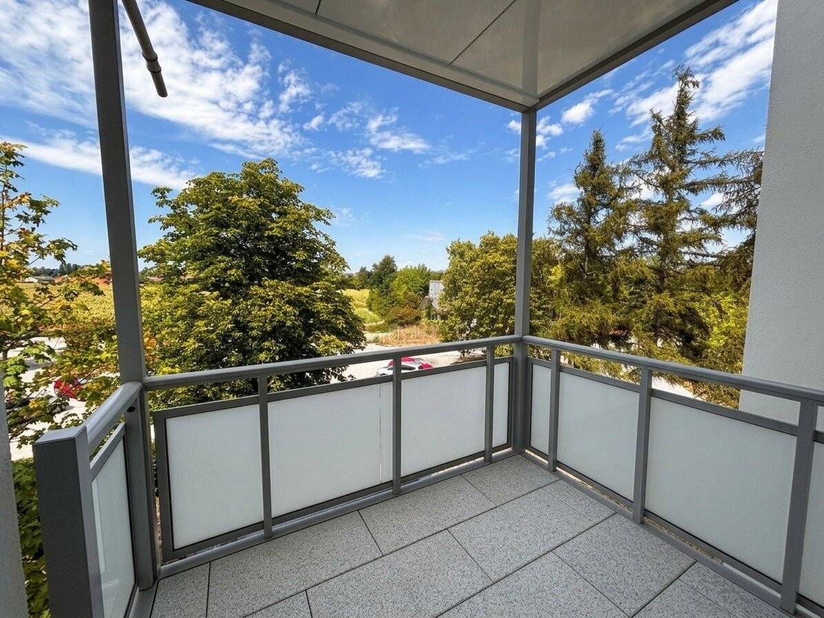 Compact 2-room apartment with sunny balcony - partly renovated!