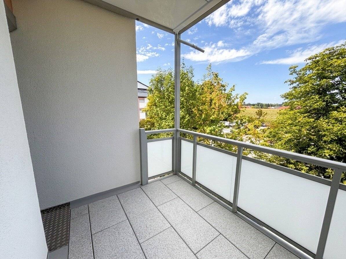 Compact 2-room apartment with sunny balcony - partly renovated!
