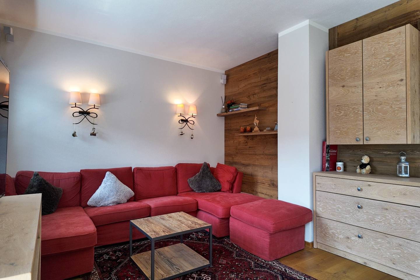 Maisonettewohnung with natural stone terrace and underground garage