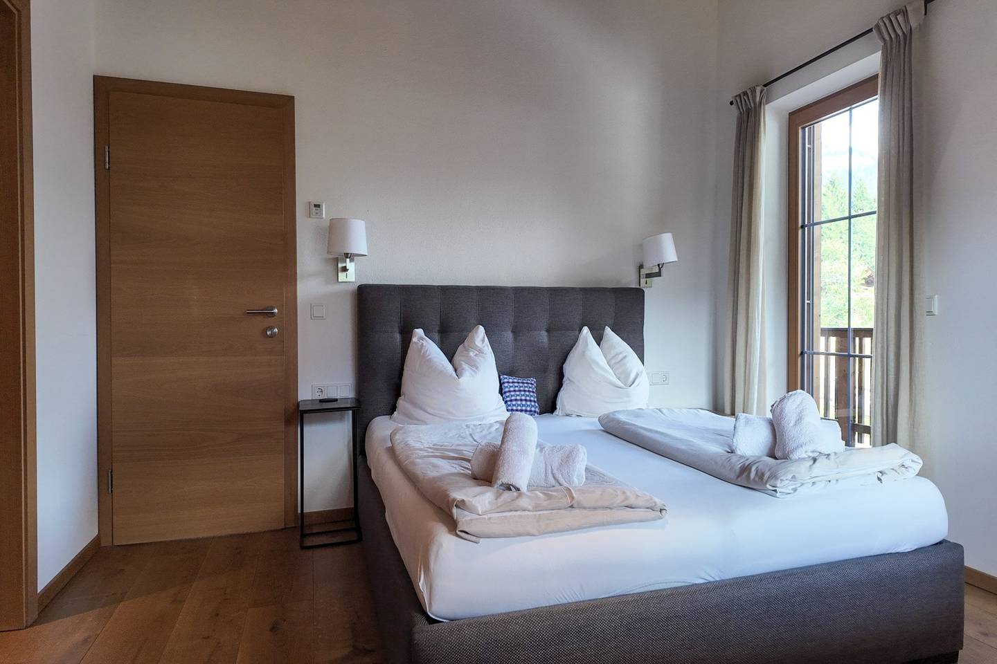 Maisonettewohnung with natural stone terrace and underground garage