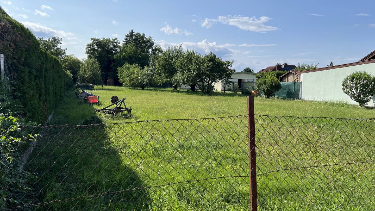 YOUR PERFECT PLACE FOR A HOME: 1267m² IN PRIME QUIET LOCATION IN KOTTINGBRUNN