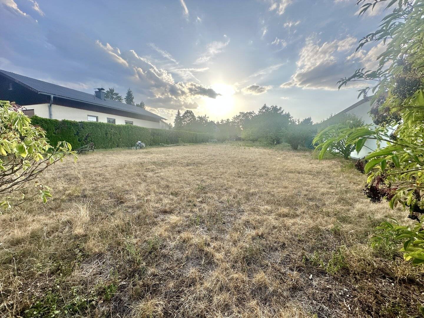 YOUR PERFECT PLACE FOR A HOME: 1267m² IN PRIME QUIET LOCATION IN KOTTINGBRUNN