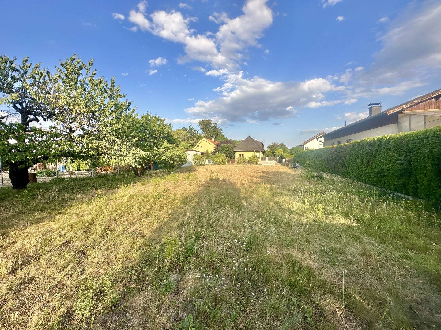 YOUR PERFECT PLACE FOR A HOME: 1267m² IN PRIME QUIET LOCATION IN KOTTINGBRUNN