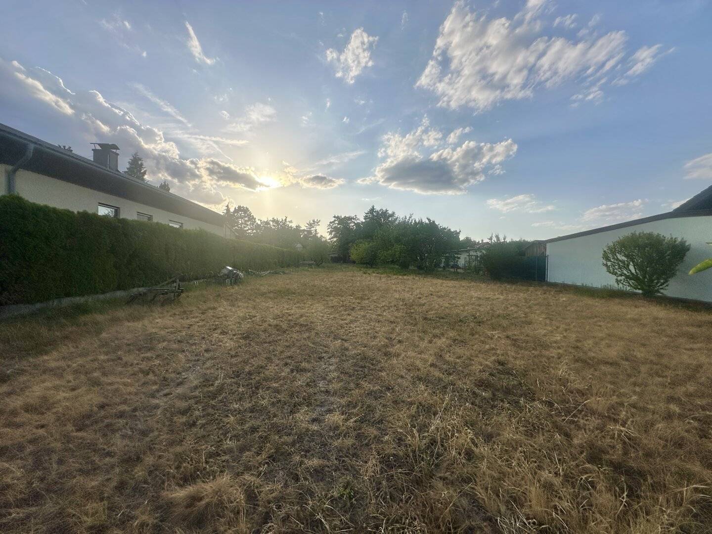 YOUR PERFECT PLACE FOR A HOME: 1267m² IN PRIME QUIET LOCATION IN KOTTINGBRUNN