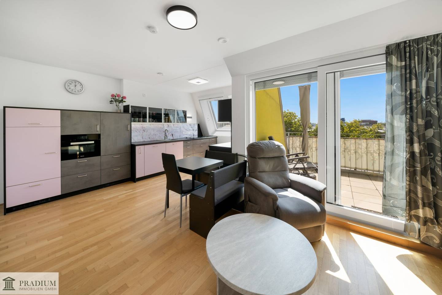 Modernes Wohnen über den Dächern – ca. 76 m² Dachgeschoßtraum mit Terrasse und Top-Ausstattung in Wien Liesing