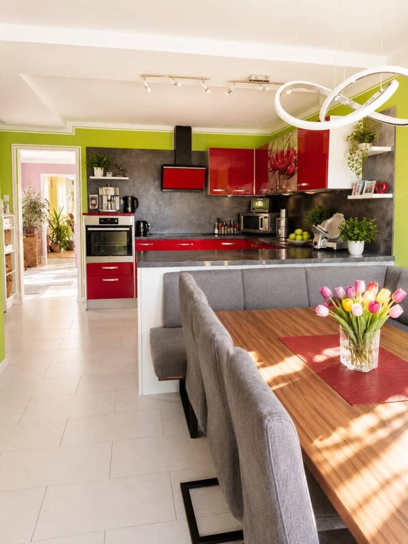 Halbturn - Mehrfamilienhaus mit Wellnessbereich, Pool und weiterem Baugrundstück