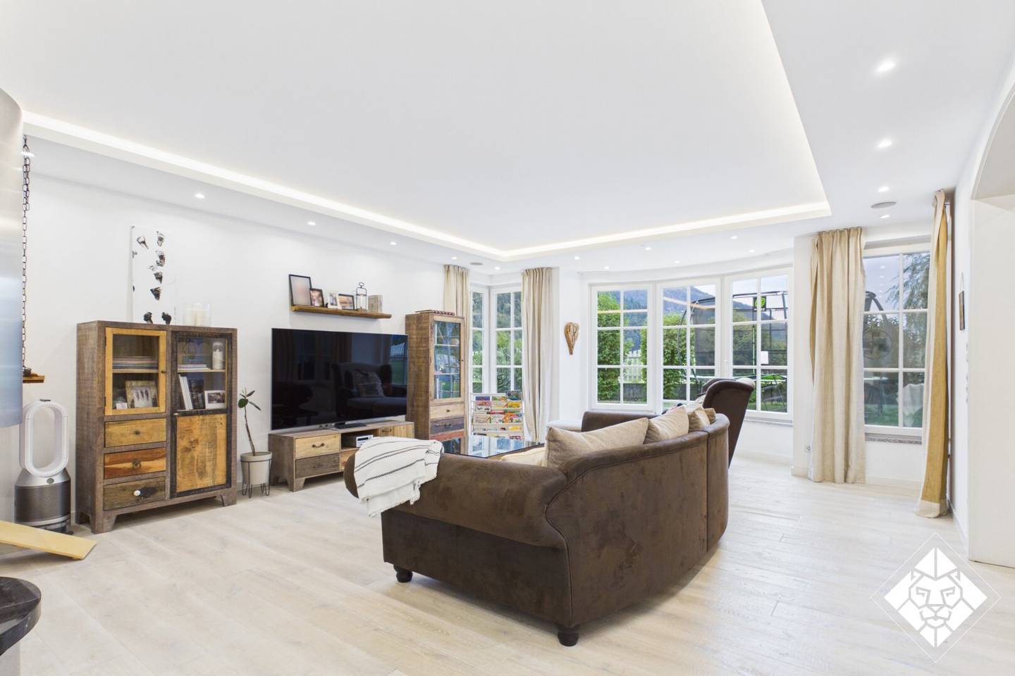 Ein Anwesen, das Maßstäbe setzt - Luxusvilla mit Pool zu kaufen!