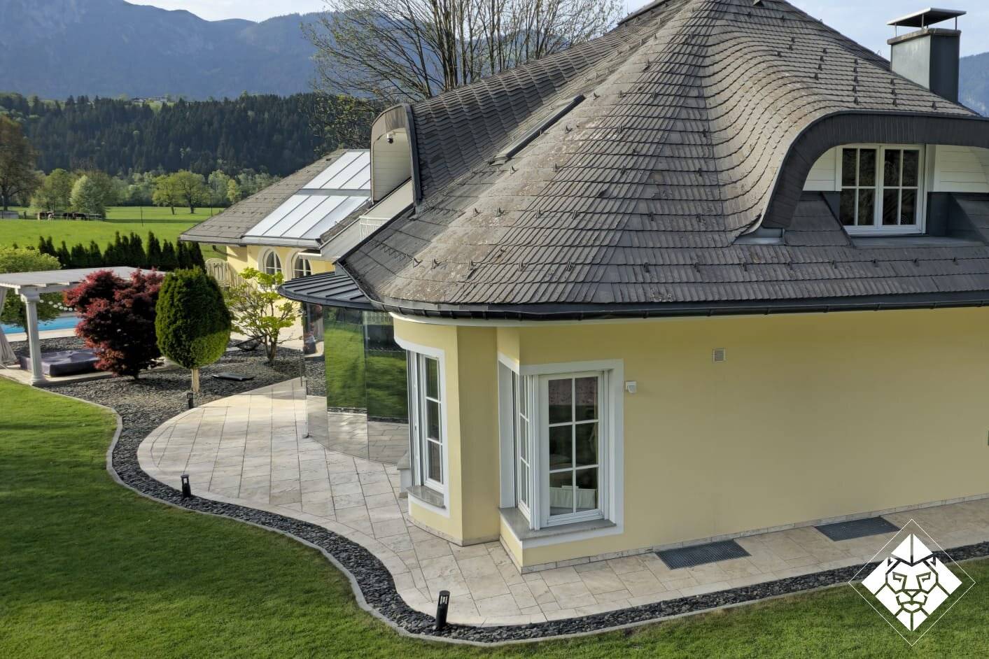 A property that sets standards - luxury villa with pool for sale
