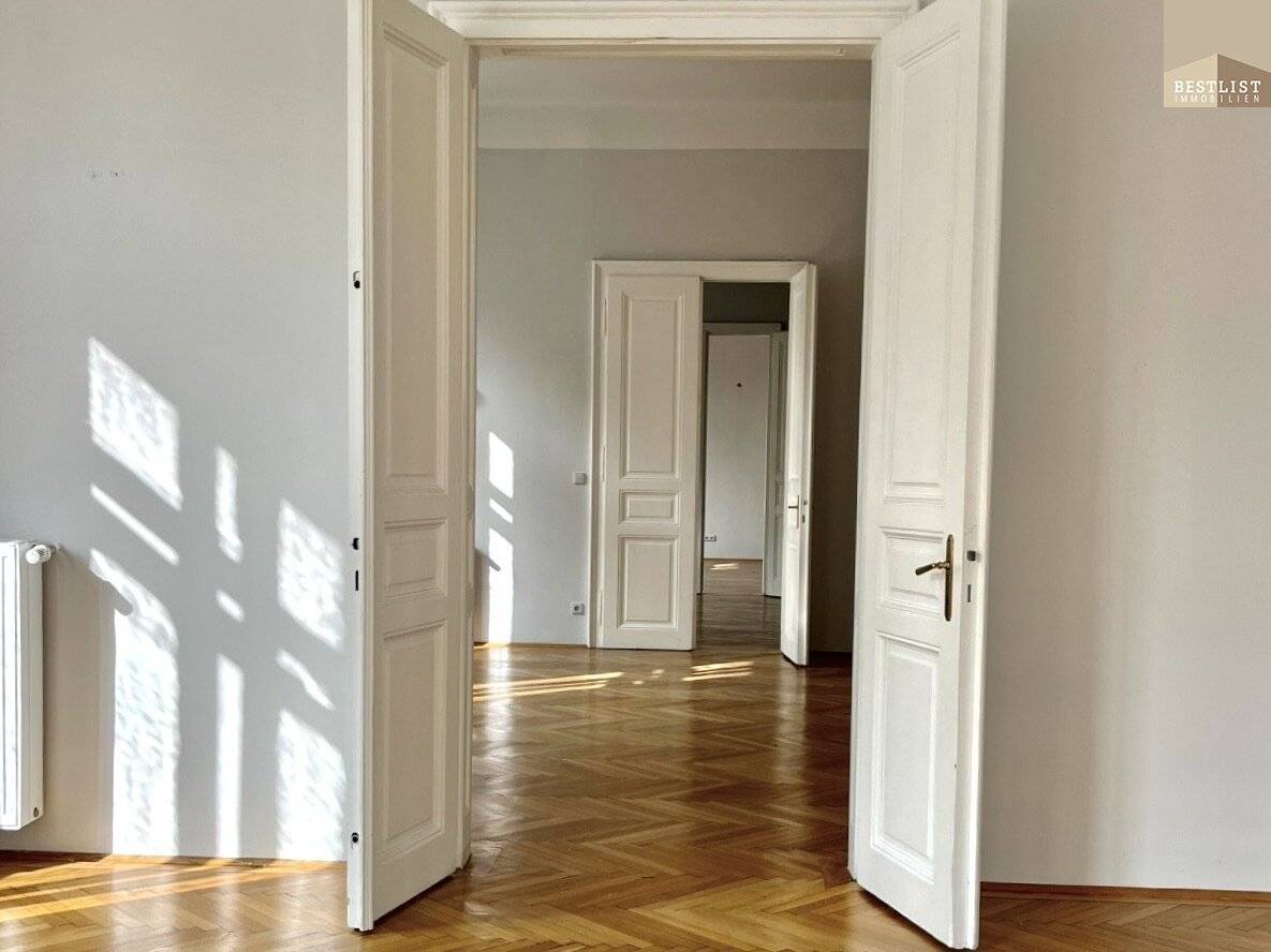 Period style old building! Beautiful office or medical practice spaces of approx. 238 m² in Baden's prime location