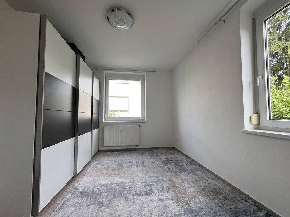 Eggenberg! Charming 3-room apartment with southwest balcony &amp; underground parking space in quiet location