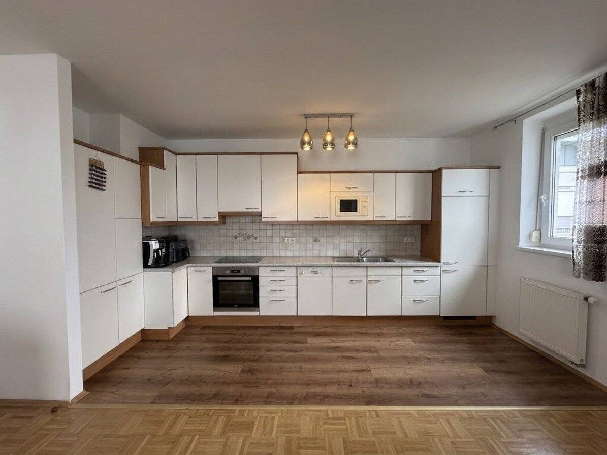 Eggenberg! Charming 3-room apartment with southwest balcony &amp; underground parking space in quiet location