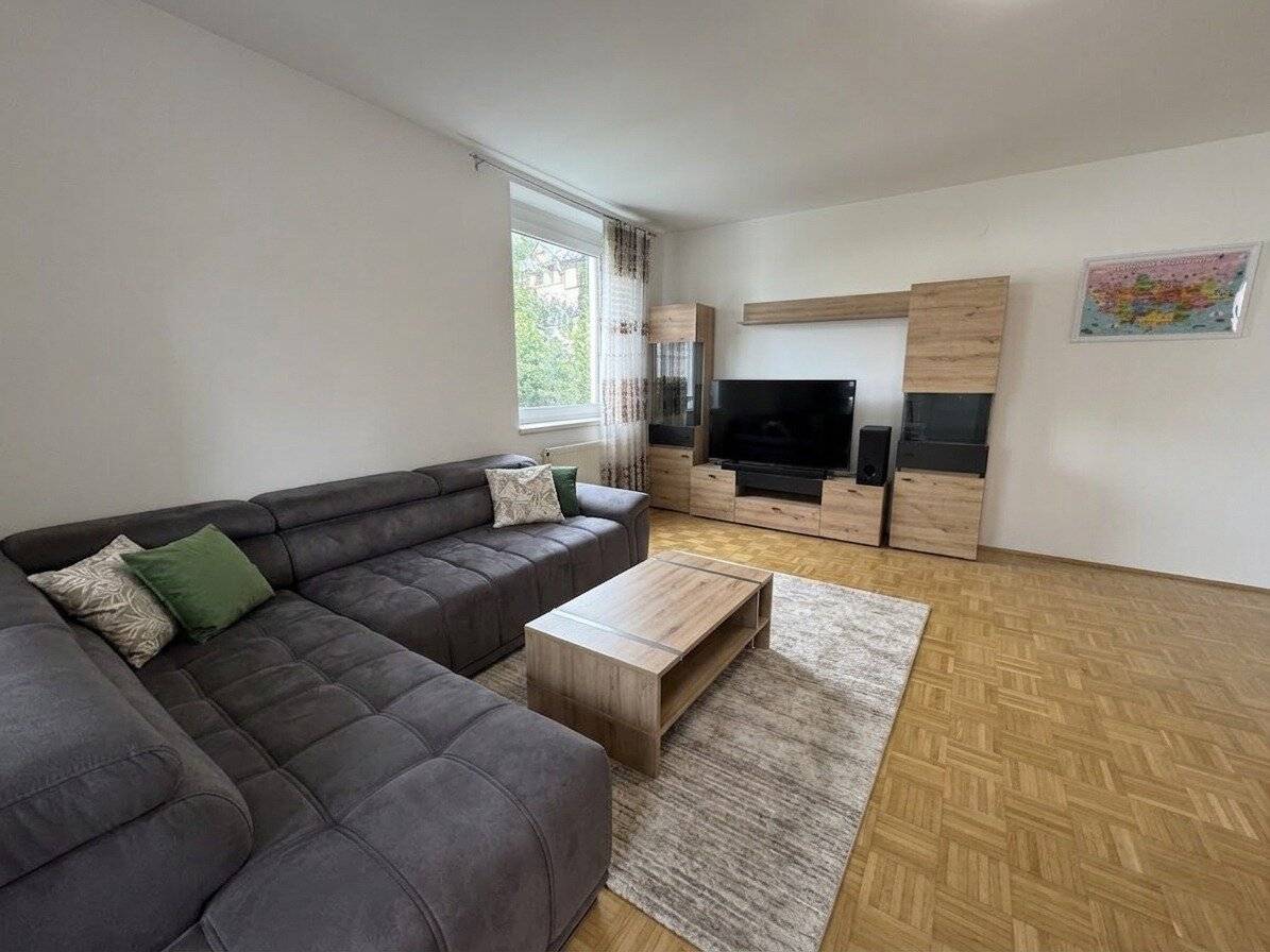 Eggenberg! Charming 3-room apartment with southwest balcony &amp; underground parking space in quiet location