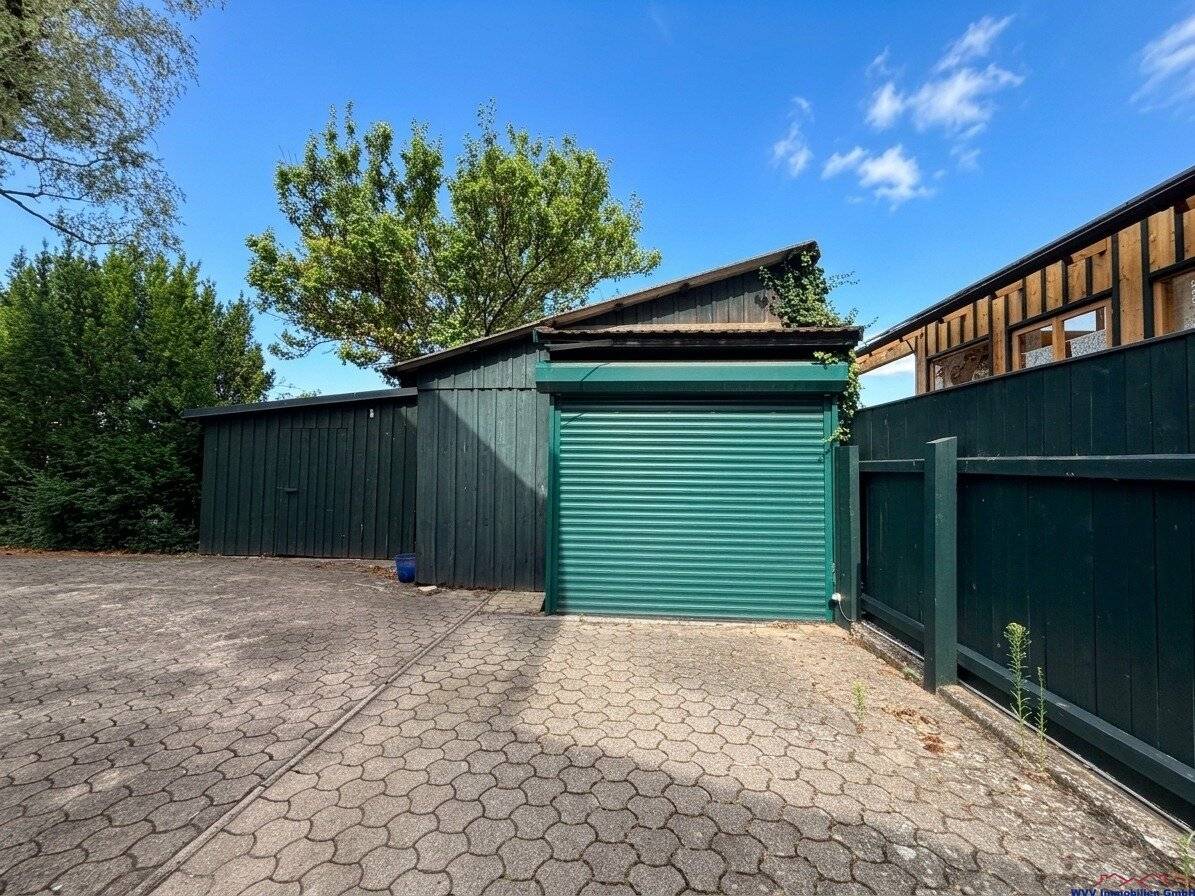 Herrenhaus-Charme mit klassischer Anmutung - nach Brandschaden sanierungsfähig und großem Potential