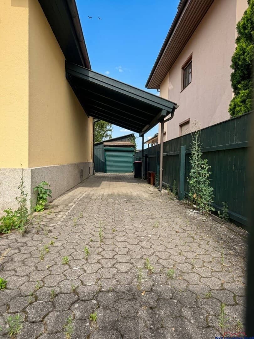 Herrenhaus-Charme mit klassischer Anmutung - nach Brandschaden sanierungsfähig und großem Potential