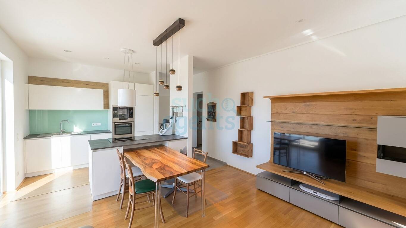 Kernsanierte Wohnung mit großem Südbalkon