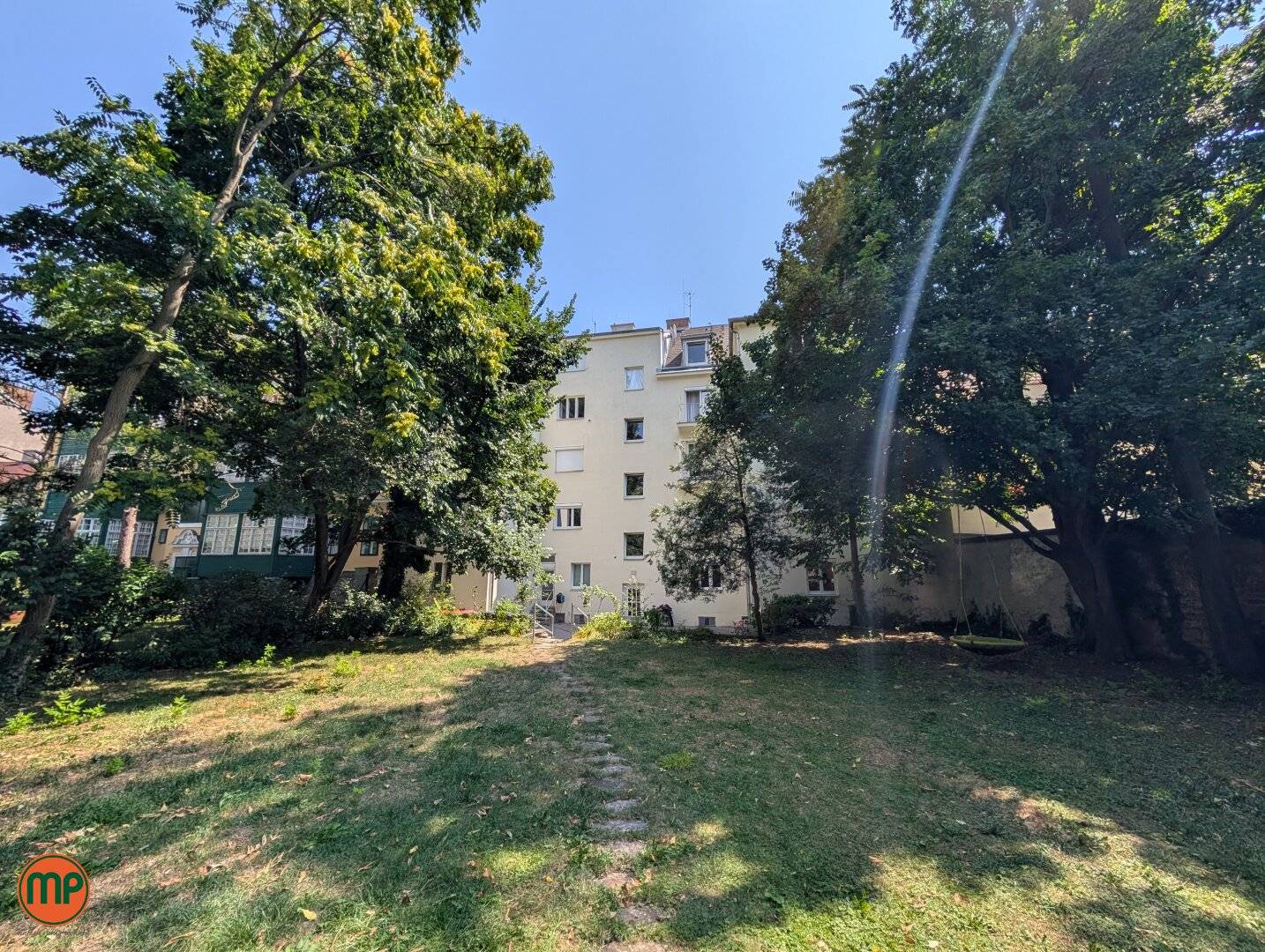 Your dream apartment in Oberdöbling: 3 rooms on 100 m² with garden use