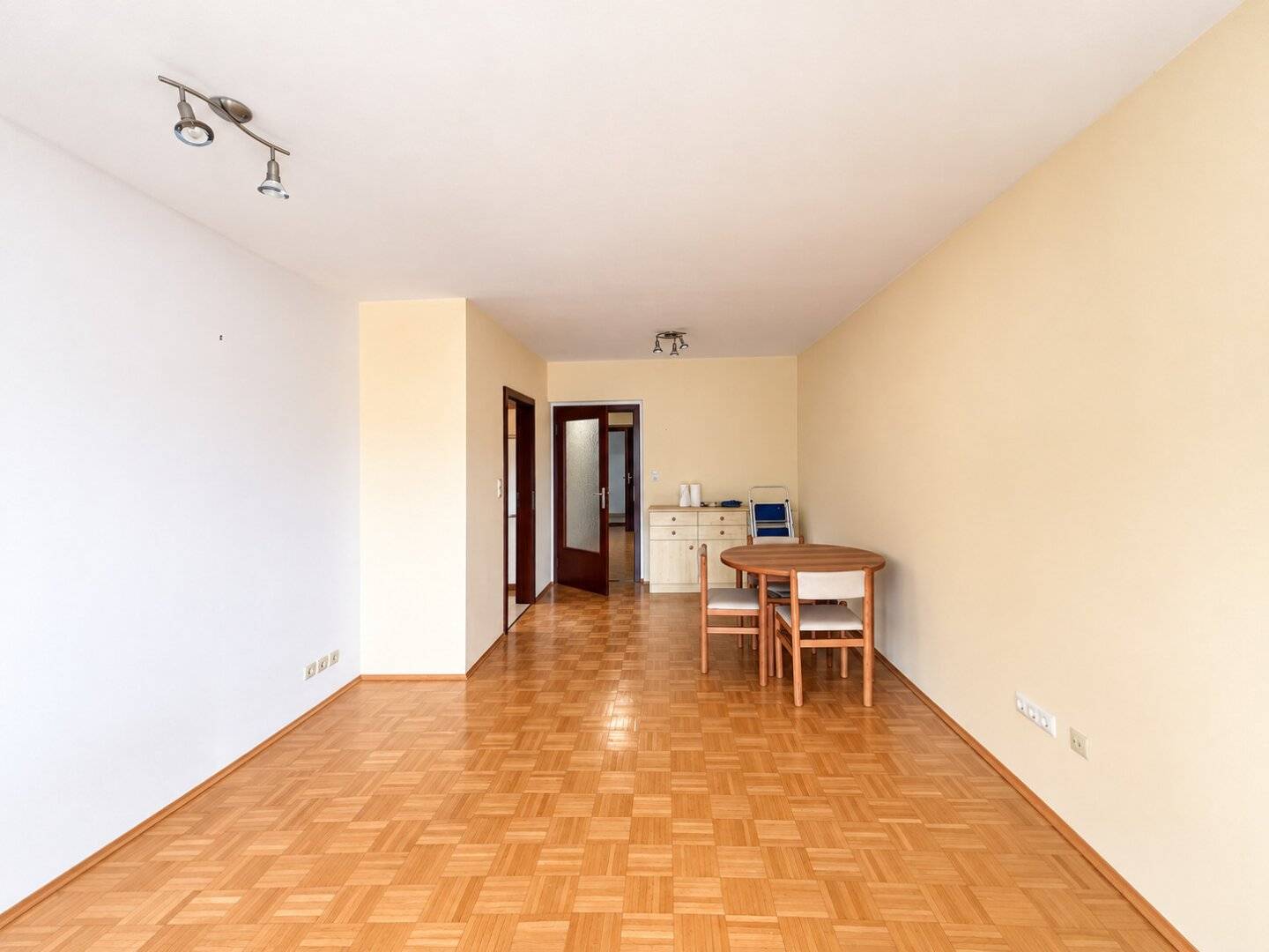 Perfekt geschnittene 1-Zimmer-Wohnung mit separater Küche und Loggia