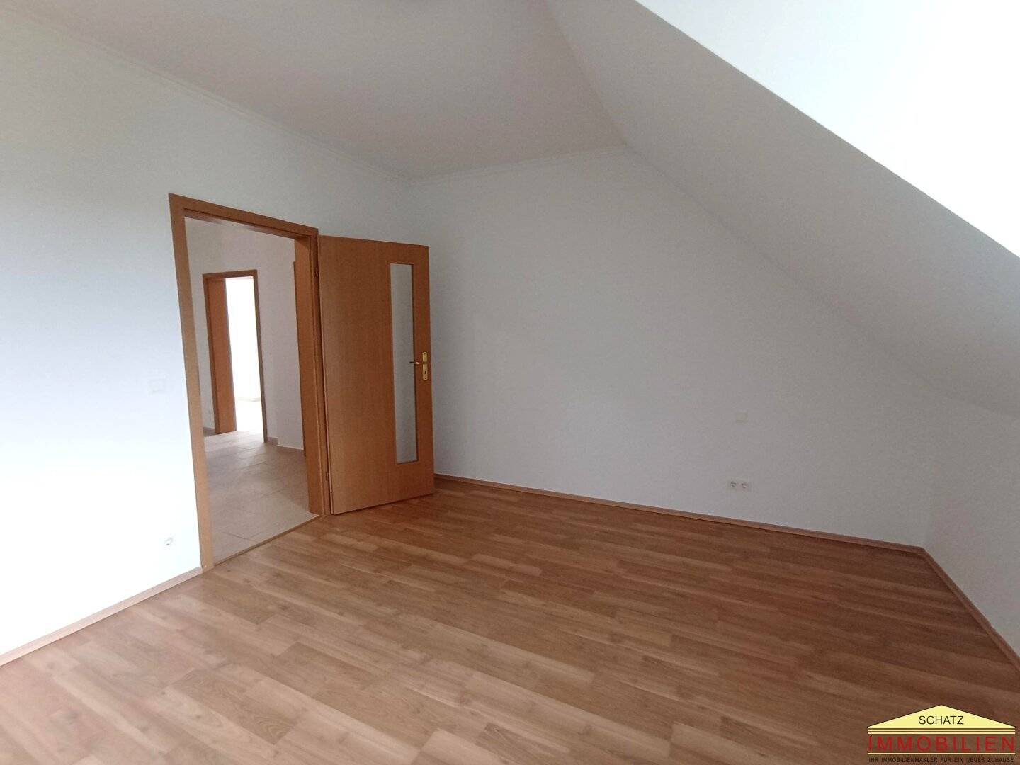Bright 128 m² rental apartment with balcony and private garden area in Berndorf