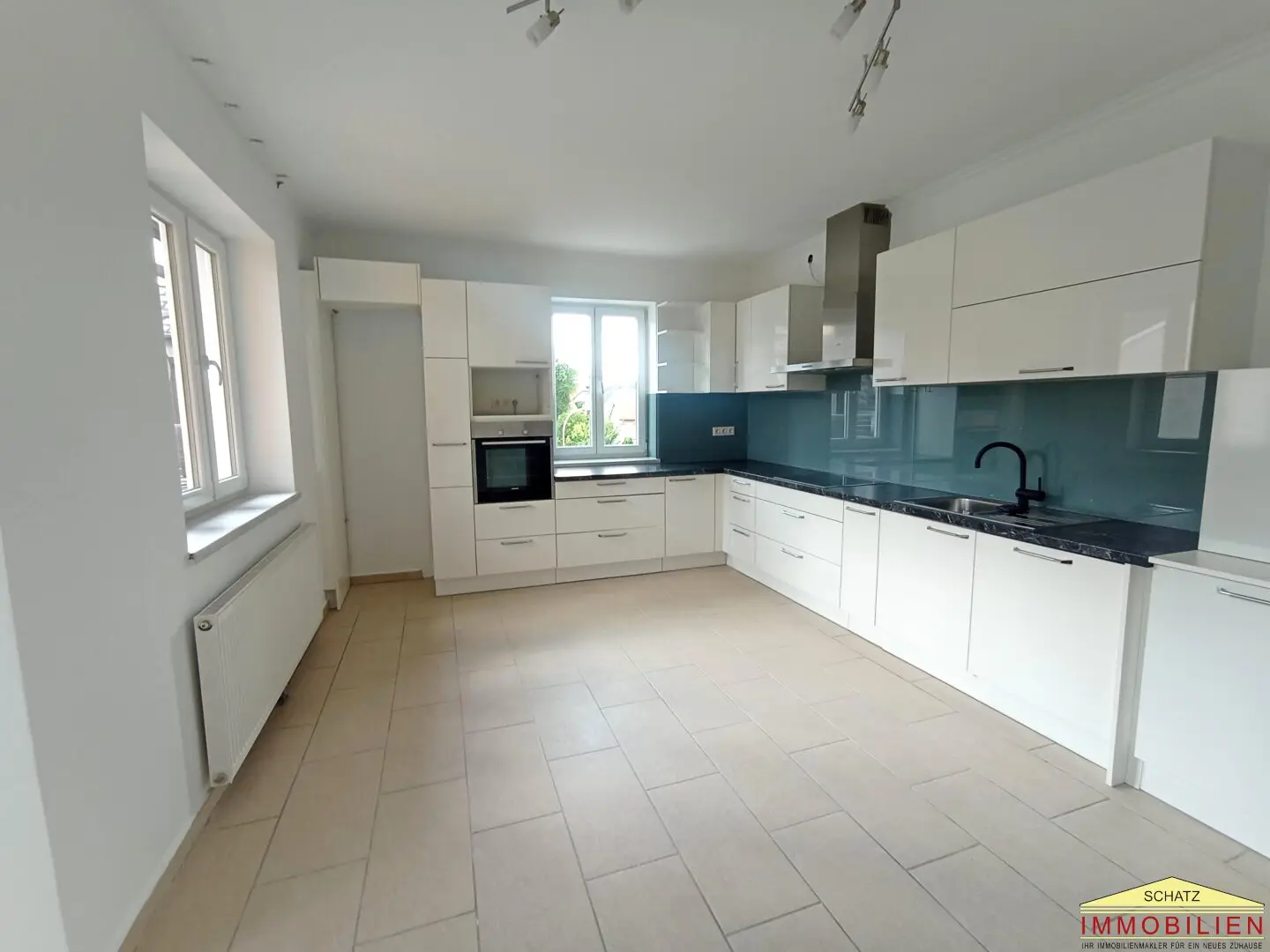 Helle 128 m² Mietwohnung mit Balkon & eigenem Gartenbereich in Berndorf