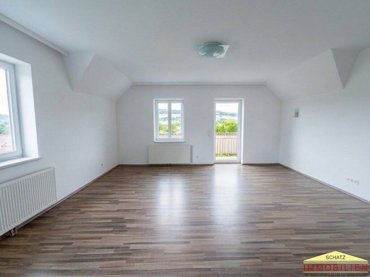 Bright 128 m² rental apartment with balcony and private garden area in Berndorf