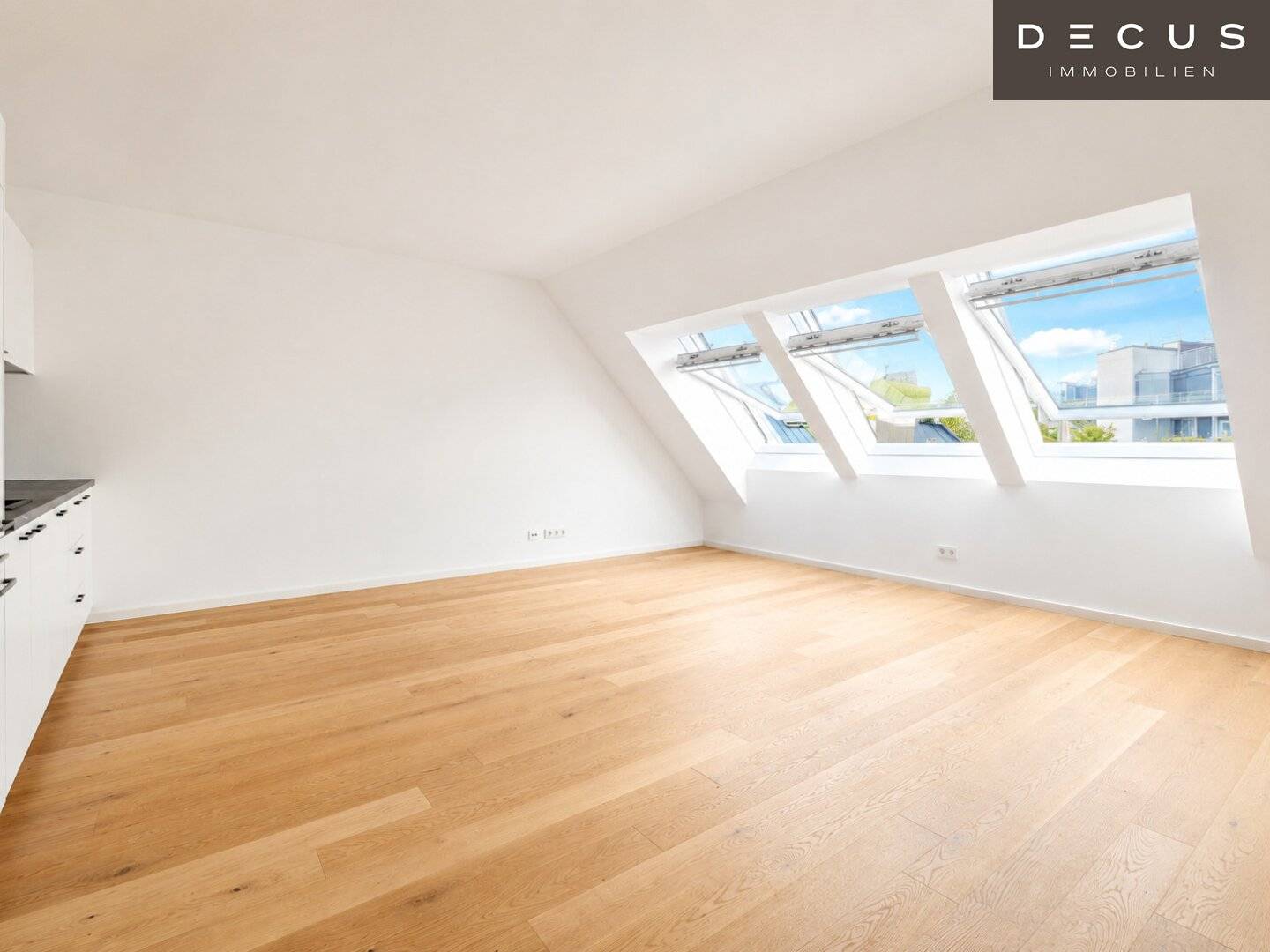 INVESTOR | FIRST OCCUPANCY IN STAMMERSDORF | 3-ROOM ATTIC APARTMENT | TERRACE, AIR CONDITIONING AND FITTED KITCHEN