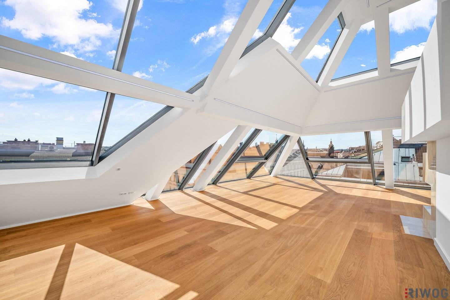 Stil und Luxus nur 3 Min. vom Stephansplatz (Virtual Tour) | 360° Dachterrasse mit Pool | Stadtpark ums Eck | 1 Min. zur Staatsoper | Garage