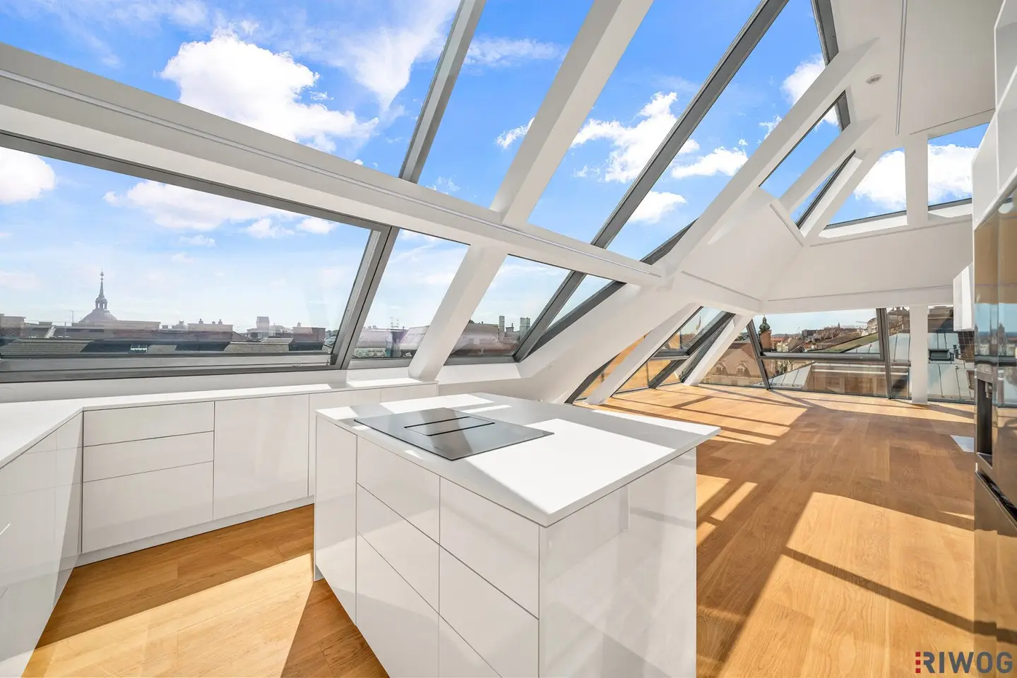 Style and Luxury only 3 Min from Stephansplatz (Virtual Tour) | 360° Roof Terrace with Pool | Stadtpark around the Corner | 1 Min to the State Opera | Garage