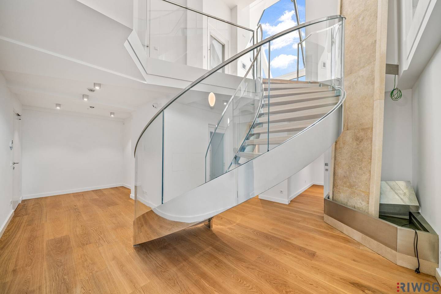 Stil und Luxus nur 3 Min. vom Stephansplatz (Virtual Tour) | 360° Dachterrasse mit Pool | Stadtpark ums Eck | 1 Min. zur Staatsoper | Garage