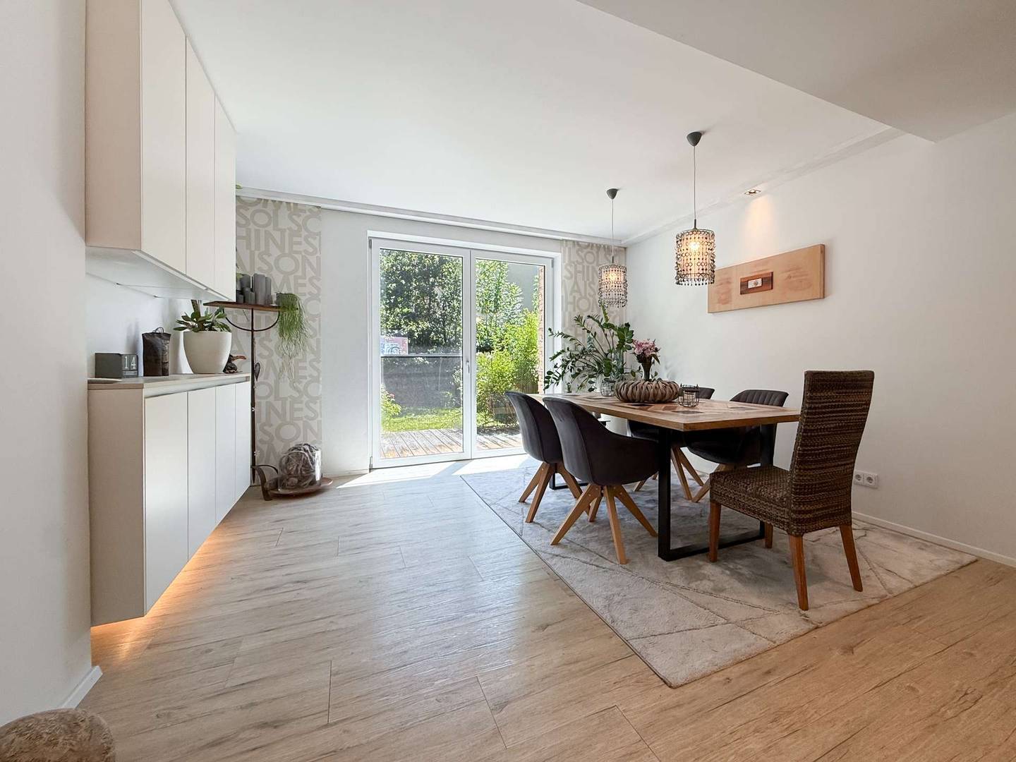 Ruhig gelegene Wohnung mit Privatgarten und Carport