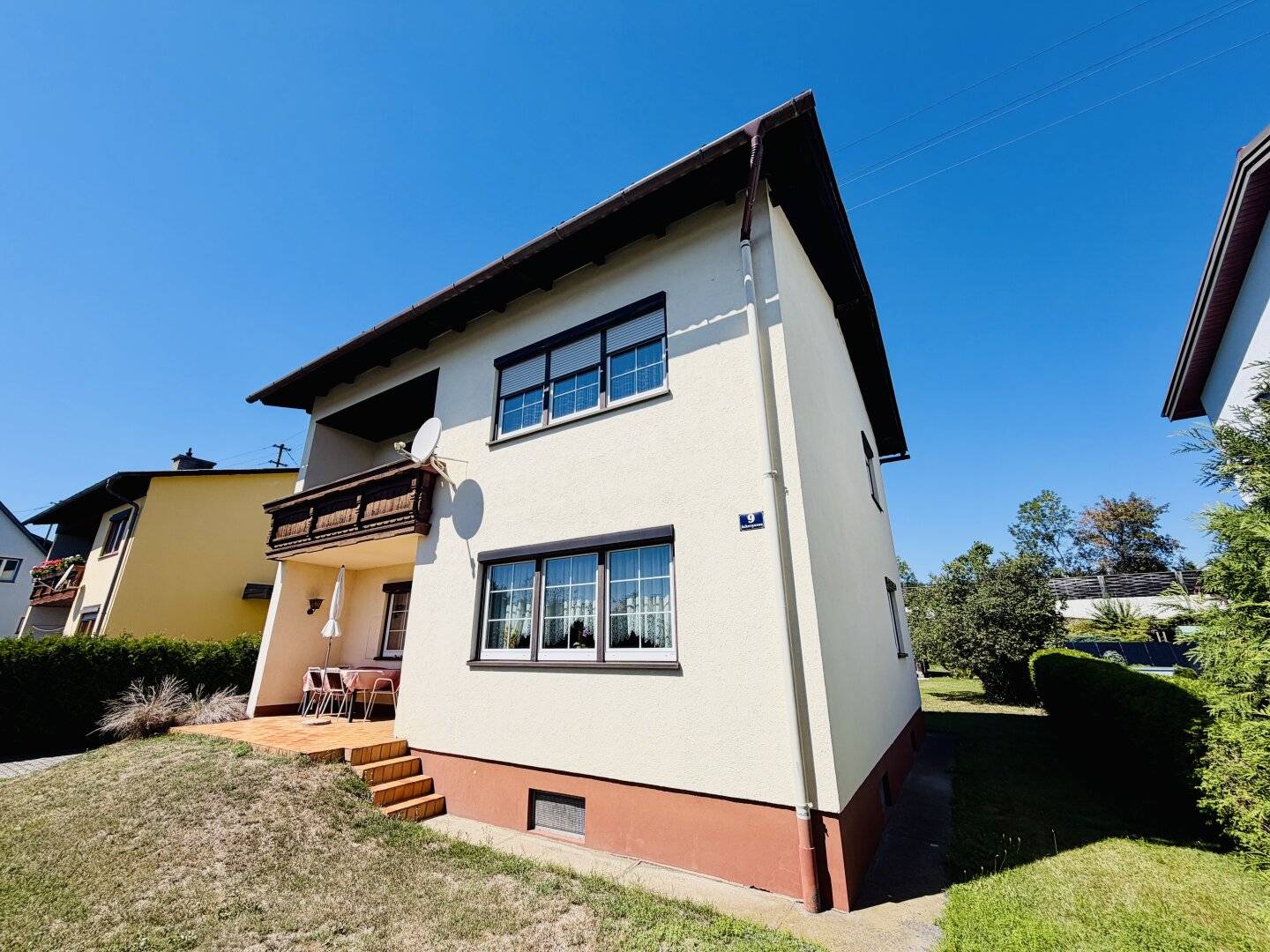 Zeltweg: großzügiges Einfamilienhaus mit 6 Zimmern auf ca 146 m2 WFL, Garage und schönem Grundstück