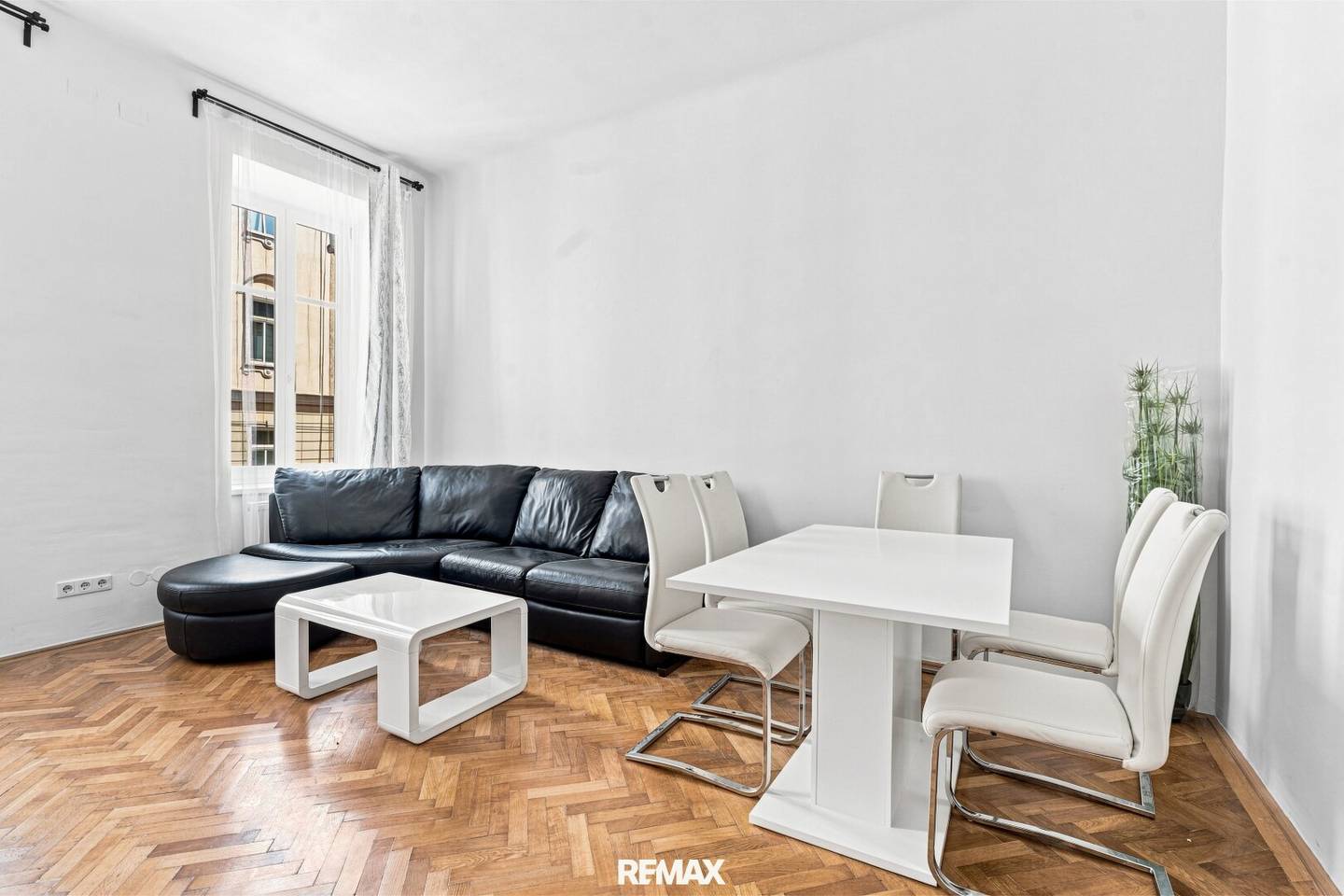 Well maintained 3-room old building apartment in the Third +++ RE/MAX Trend +++
