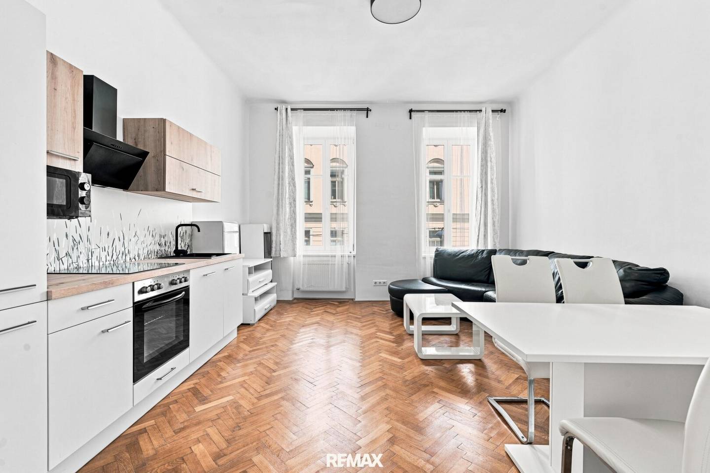 Well maintained 3-room old building apartment in the Third +++ RE/MAX Trend +++