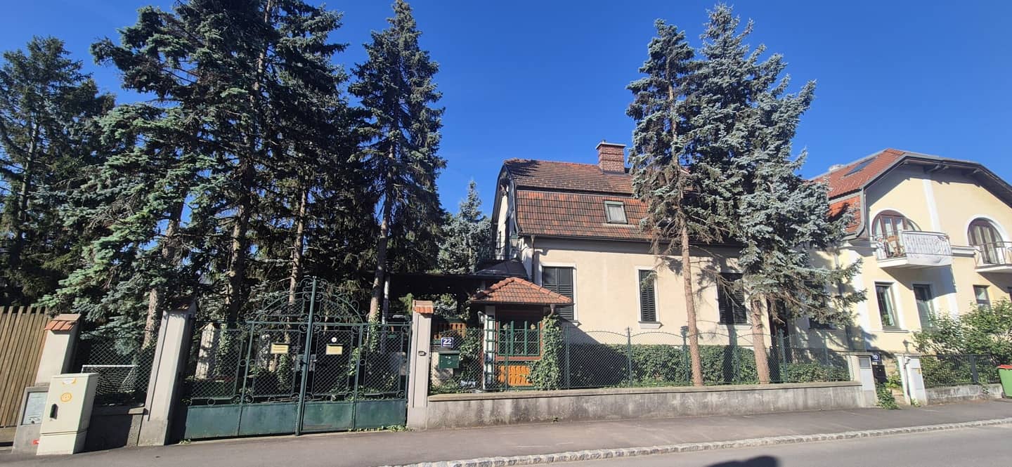 Einfamilienhaus mit Einliegerwohung auf parkähnlichem Eigengrund