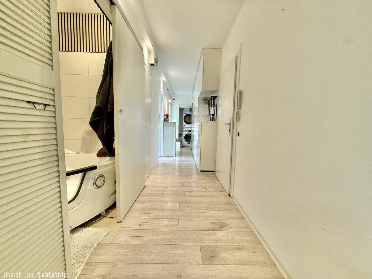 MODERNE 4-ZIMMER-WOHNUNG mit Loggia &amp; 2 Bädern in Groß-Enzersdorf – Top Lage!