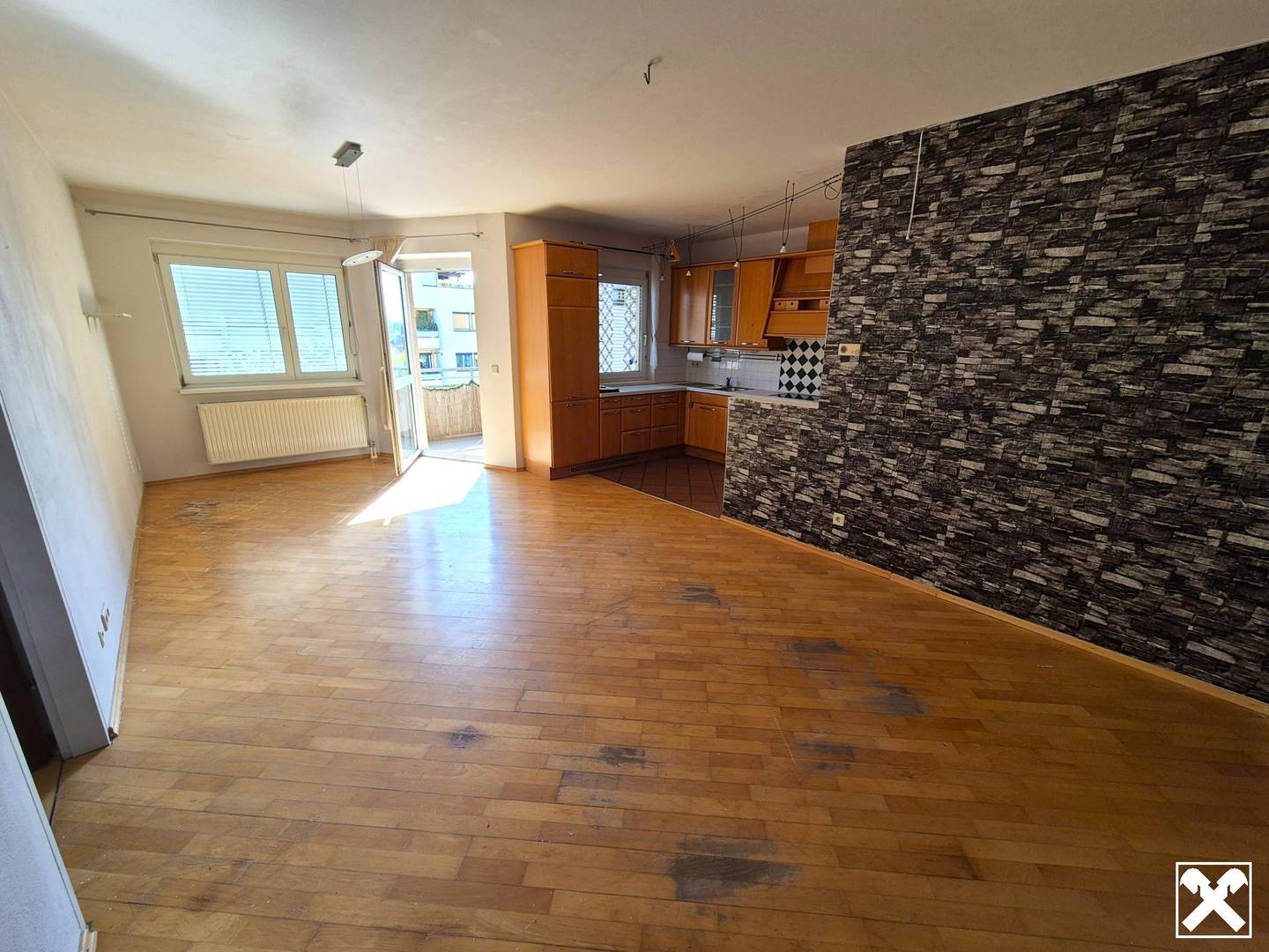 Lichtdurchflutete Wohnung mit Loggia in zentraler Lage