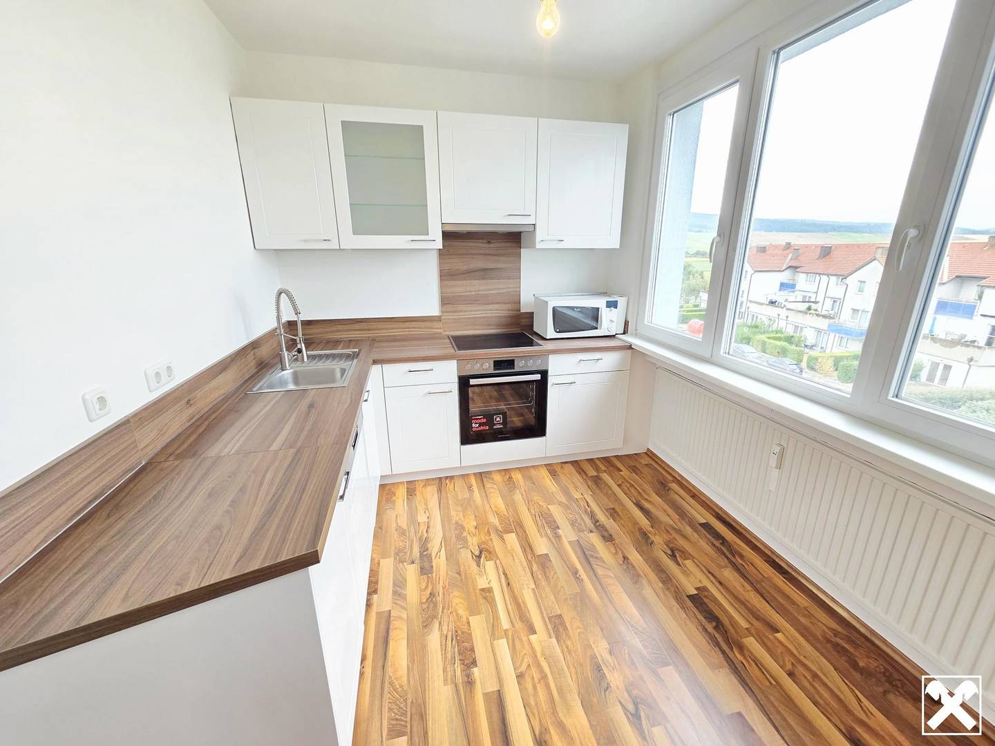 Neu sanierte Wohnung mit Loggia und Parkplatz