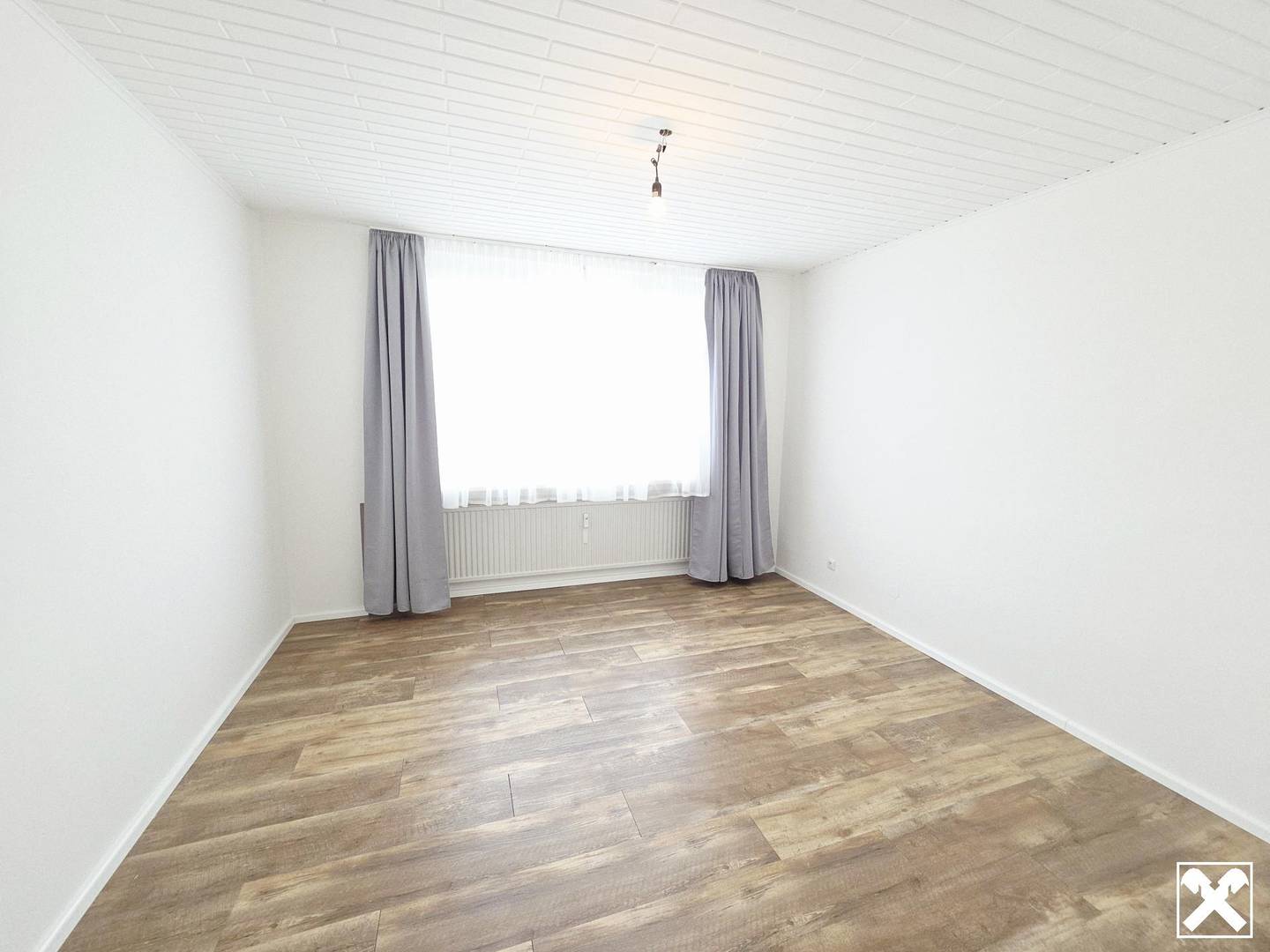 Neu sanierte Wohnung mit Loggia und Parkplatz